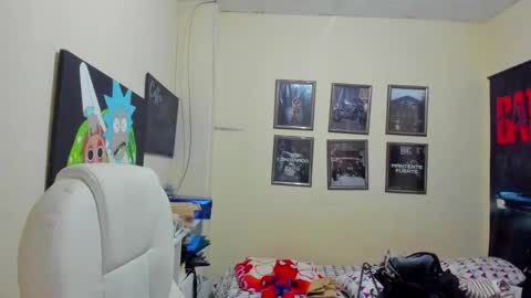 Snapshot of yker18 chatting on September 30, 9:29 pm yker online show from September 30, 9:29 pm