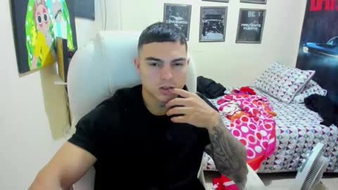 Snapshot of yker18 chatting on September 29, 2:10 am yker online show from September 29, 2:10 am