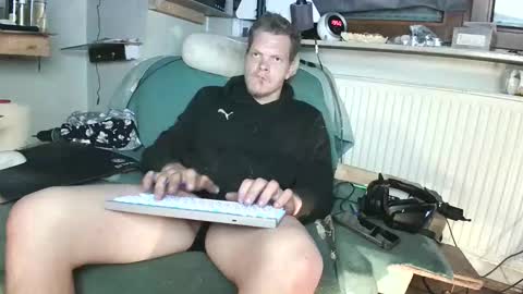 Snapshot of ynghotgerman92 chatting on February 1, 6:51 pm ynghotgerman92 online show from February 1, 6:51 pm
