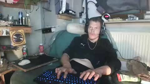 Snapshot of ynghotgerman92 chatting on January 25, 12:17 am ynghotgerman92 online show from January 25, 12:17 am