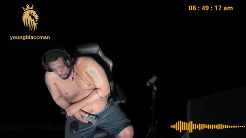 Snapshot of younblaccman6969 chatting on December 18, 2:49 pm younblaccman6969 online show from December 18, 2:49 pm