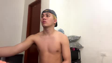 Cyrus online show from April 24, 8:00 pm