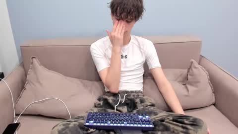 your_shy_guy online show from February 24, 8:42 pm