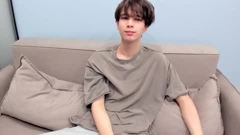 your_shy_guy online show from December 5, 6:20 am