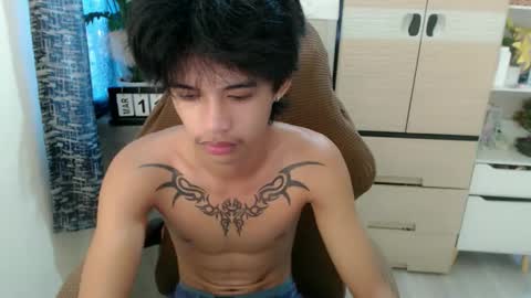 yourasian_eric online show from March 10, 11:33 pm