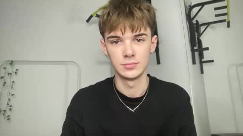 yoursweetyguy online show from December 19, 3:20 pm