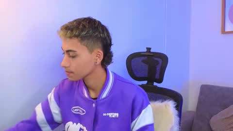 yulian_vasquez online show from October 10, 12:43 pm