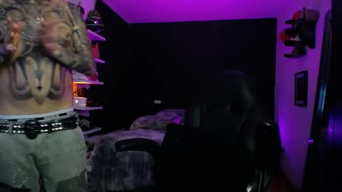 zac_muller1 online show from December 13, 10:27 pm