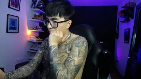 zac_muller1 online show from October 17, 5:33 am