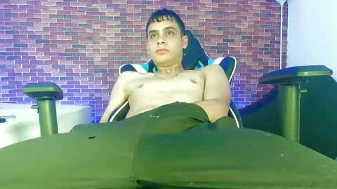 Snapshot of zacariass_ chatting on September 25, 8:13 am ZACARIAS online show from September 25, 8:13 am