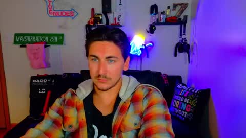 Zach Rhyder online show from October 7, 1:43 am