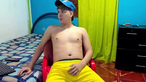 Snapshot of zackmontiel07 chatting on December 22, 1:12 am ZackMontiel07 online show from December 22, 1:12 am
