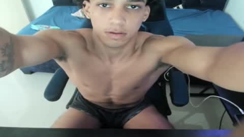 zanxley_ online show from December 28, 3:37 pm
