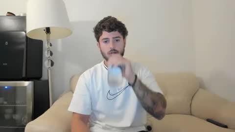 Snapshot of zaylanez chatting on December 10, 3:41 am Zay lanez online show from December 10, 3:41 am
