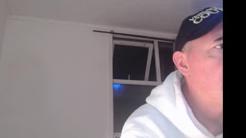 zecusbugato online show from November 23, 5:35 pm