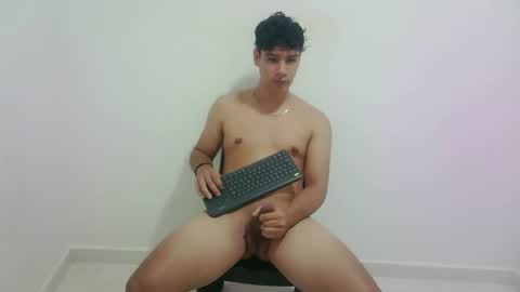 zeus_183 online show from October 16, 3:58 am