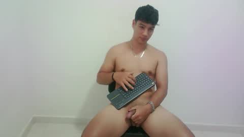 zeus_183 online show from October 8, 9:08 pm