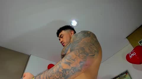 Snapshot of zeus_strong93 chatting on February 16, 1:05 am zeus strong online show from February 16, 1:05 am