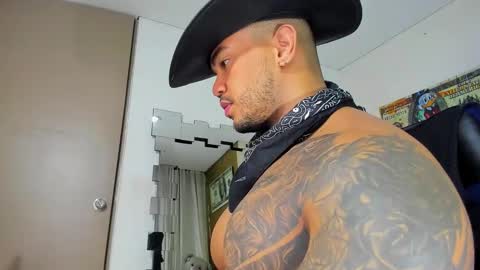 Snapshot of zeus_strong93 chatting on January 29, 2:30 am zeus strong online show from January 29, 2:30 am