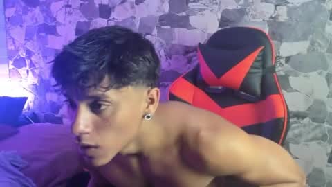 zyzz_1812 online show from April 17, 5:32 am