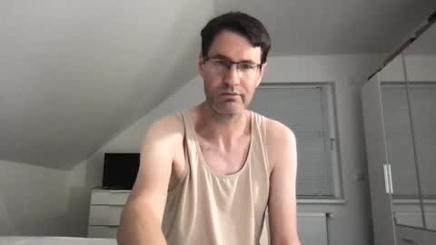 Snapshot of zzz123_cam chatting on September 13, 3:57 pm zzz123_cam online show from September 13, 3:57 pm