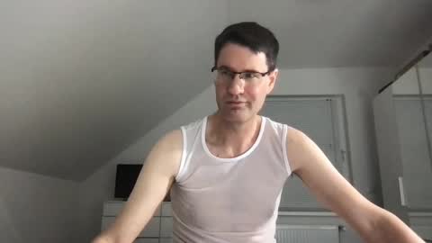 Snapshot of zzz123_cam chatting on December 22, 3:55 pm zzz123_cam online show from December 22, 3:55 pm