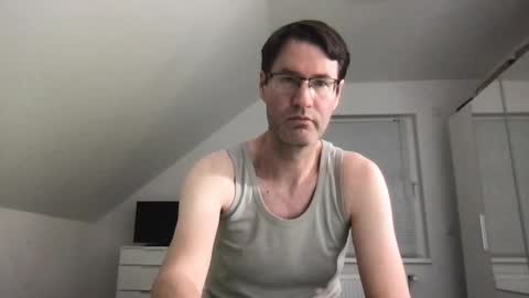 Snapshot of zzz123_cam chatting on March 2, 3:42 pm zzz123_cam online show from March 2, 3:42 pm