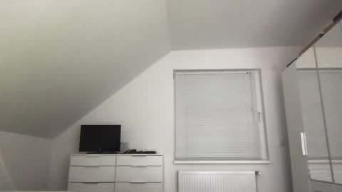 Snapshot of zzz123_cam chatting on March 9, 6:32 pm zzz123_cam online show from March 9, 6:32 pm