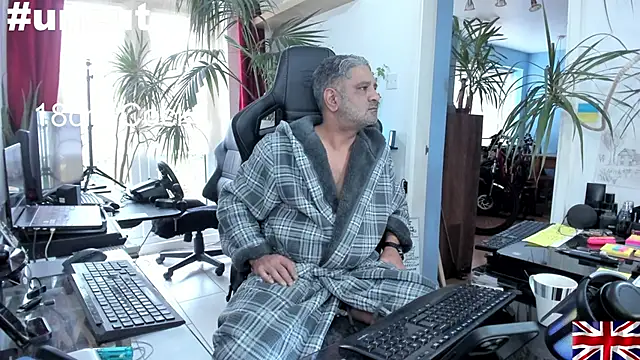 OnlineBossUK online show from December 11, 11:10 am