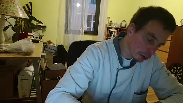 Snapshot of cloupefun chatting on February 15, 6:44 am cloupefun online show from February 15, 6:44 am