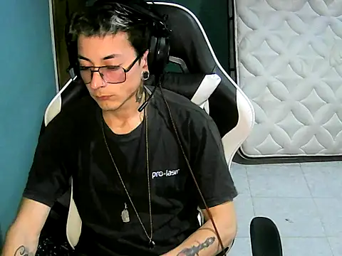 Snapshot of Jughead_16 chatting on October 1, 5:00 am Jughead 16 online show from October 1, 5:00 am