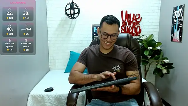 lorenzo rey online show from December 3, 2:05 pm