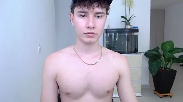 Snapshot of adrian_morelly chatting on December 19, 7:40 pm adrian morelly online show from December 19, 7:40 pm
