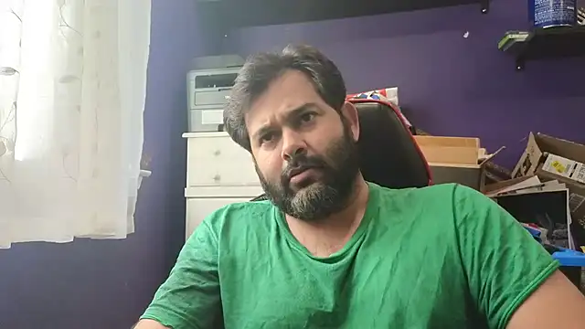 Snapshot of Sakhtlaundaz chatting on September 15, 12:39 pm Sakhtlaundaz online show from September 15, 12:39 pm