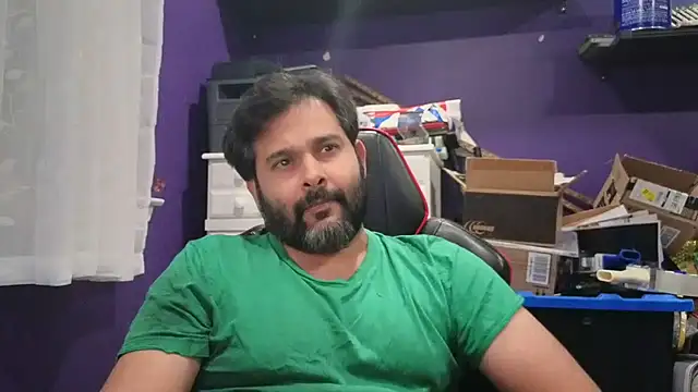 Snapshot of Sakhtlaundaz chatting on September 14, 4:47 am Sakhtlaundaz online show from September 14, 4:47 am