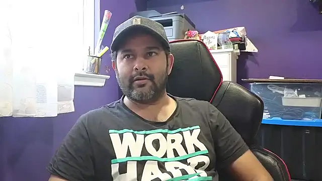 Snapshot of Sakhtlaundaz chatting on January 6, 1:41 pm Sakhtlaundaz online show from January 6, 1:41 pm
