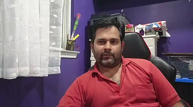 Snapshot of Sakhtlaundaz chatting on December 8, 5:50 am Sakhtlaundaz online show from December 8, 5:50 am