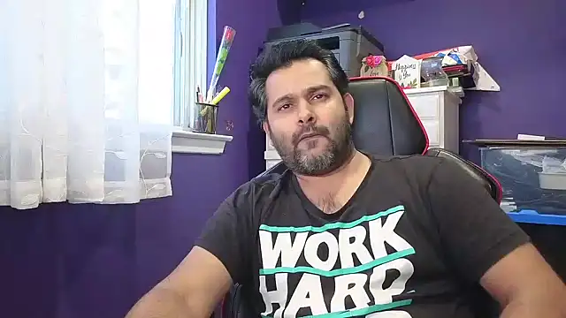 Snapshot of Sakhtlaundaz chatting on January 4, 9:52 pm Sakhtlaundaz online show from January 4, 9:52 pm