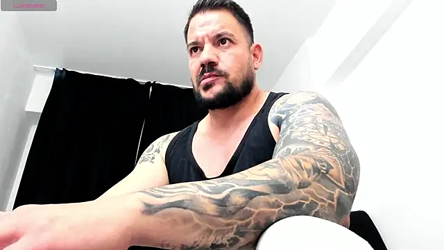 musclemonster31 online show from October 13, 7:03 am