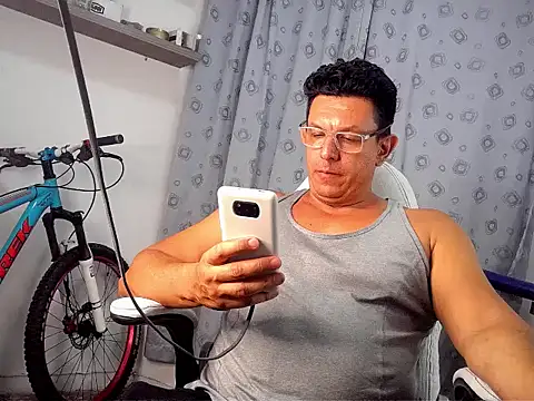 Snapshot of pedropicapi chatting on October 1, 1:53 am pedropicapi online show from October 1, 1:53 am