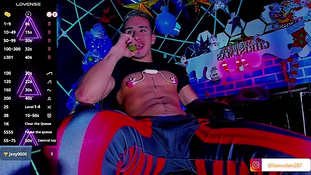 IanValencia  online show from December 22, 11:20 pm