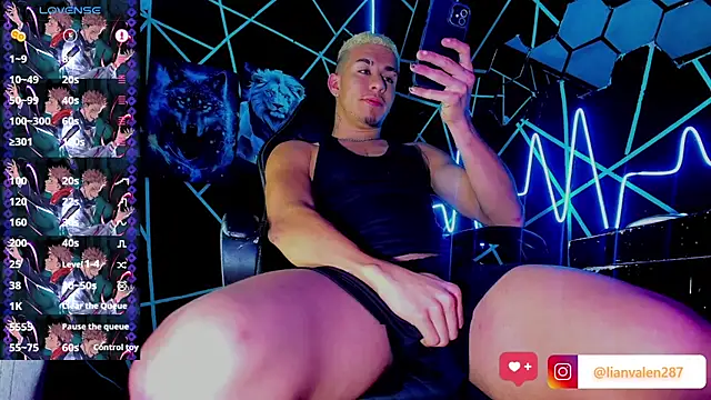 IanValencia  online show from February 9, 6:26 pm