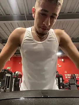 IanValencia  online show from December 31, 8:37 am