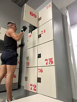 IanValencia  online show from December 15, 9:09 pm