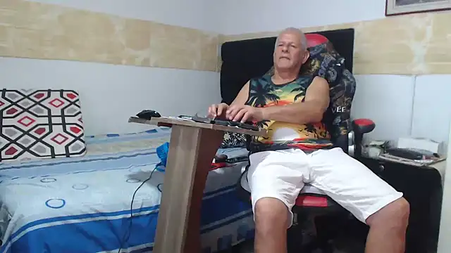 VALENTINO1983  online show from September 14, 6:26 am