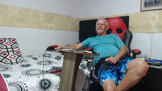 VALENTINO1983  online show from October 1, 4:49 am