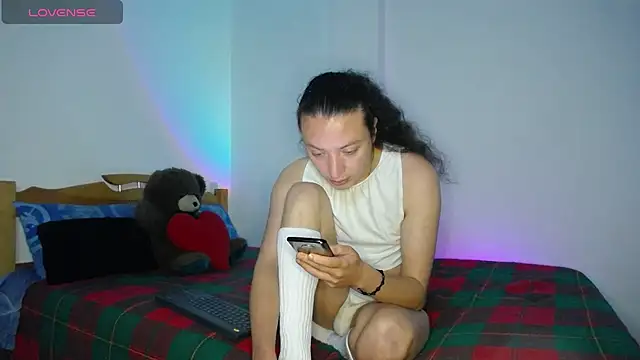 Snapshot of monkeywillwhite chatting on December 22, 3:55 am monkeywillwhite online show from December 22, 3:55 am