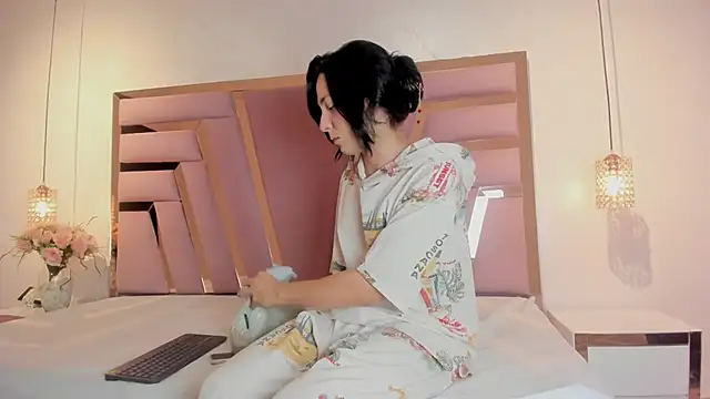 Jiggly   online show from November 11, 10:48 pm