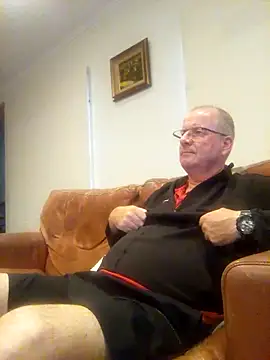 Snapshot of stiffandlubed@xh chatting on February 21, 8:50 am stiffandlubedxh online show from February 21, 8:50 am