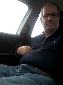 Snapshot of stiffandlubed@xh chatting on December 6, 7:32 am stiffandlubedxh online show from December 6, 7:32 am